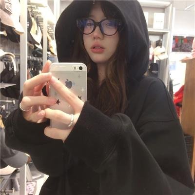 敦君与女朋友 海报